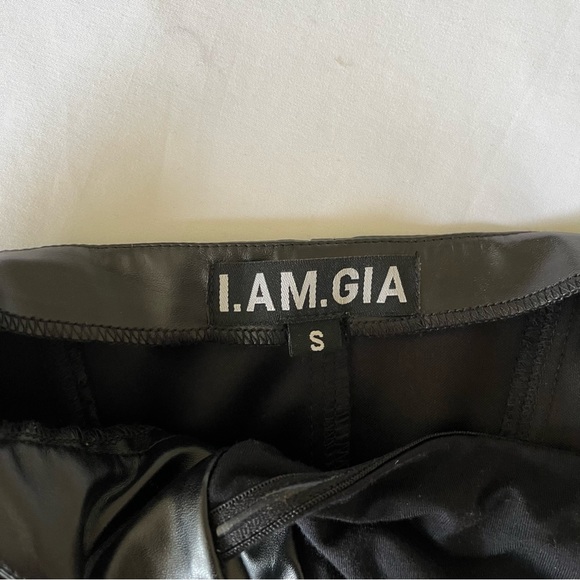 SOLD! I AM GIA Cece Top - Picture 5 of 5